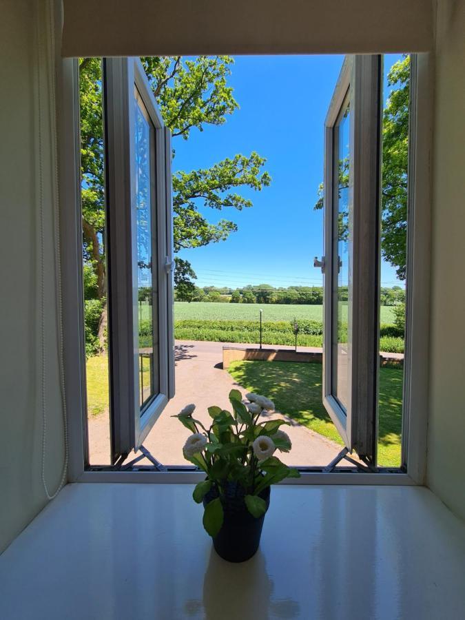 Beautiful Country Apartment, Rated Exceptional コヴェントリー エクステリア 写真