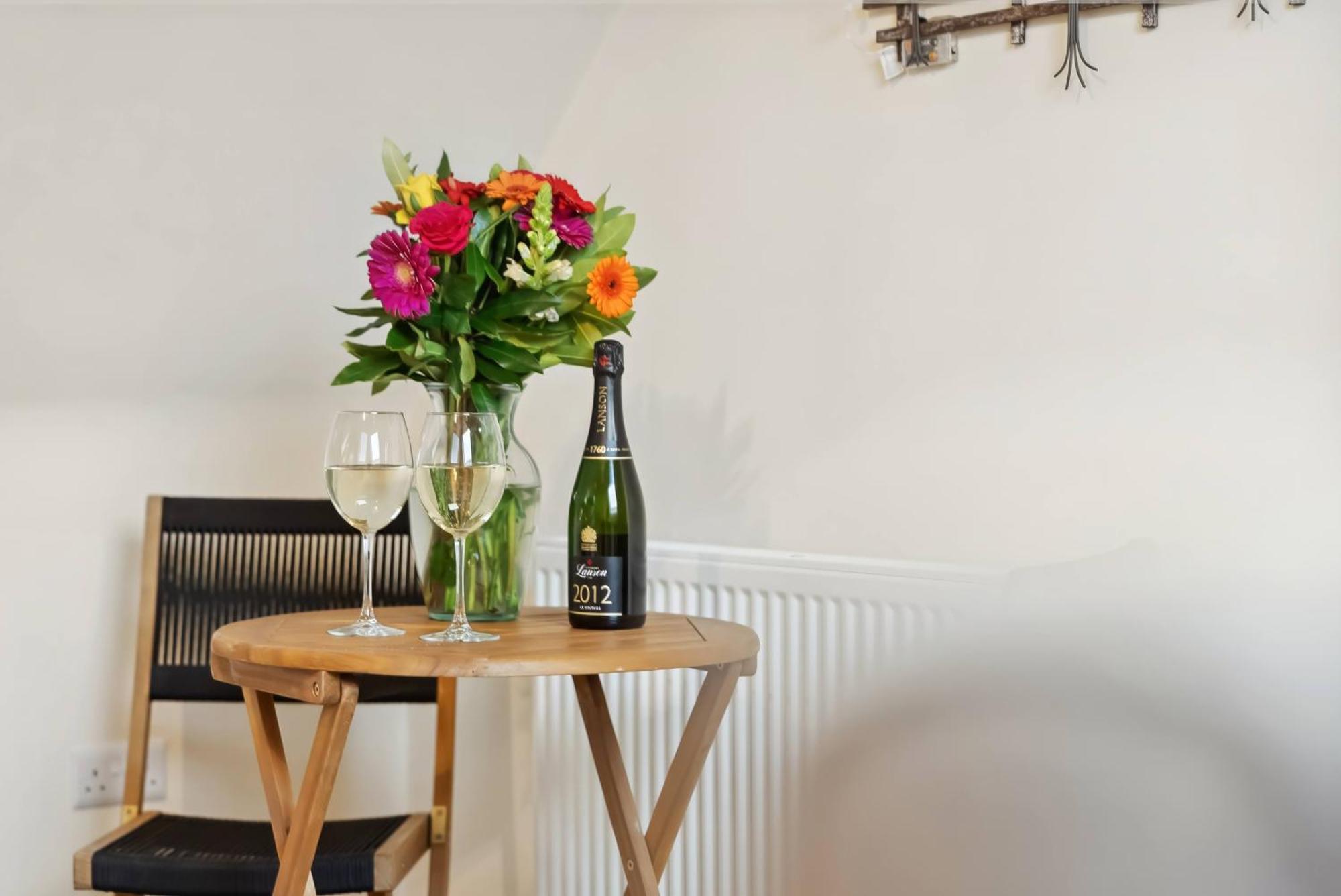 Beautiful Country Apartment, Rated Exceptional コヴェントリー エクステリア 写真
